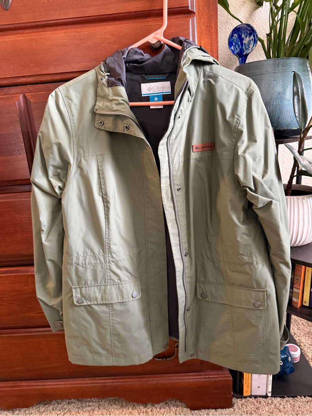 Columbia womens’s Light Olive Green Hooded Raincoat